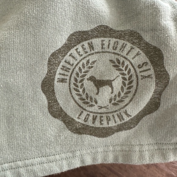 VS pink shorts - Picture 2 of 3